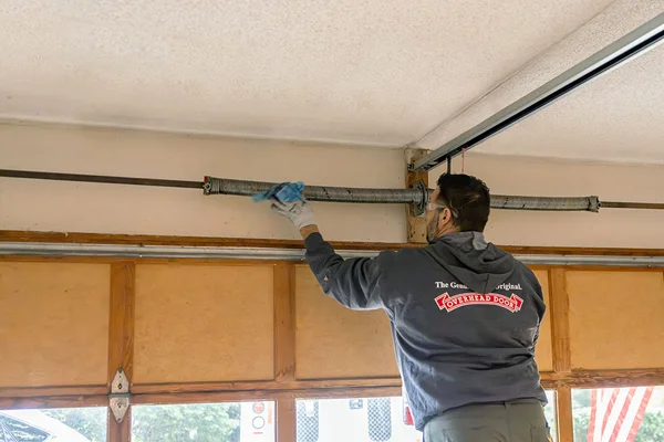 What Signs Indicate That I Need to Call a Garage Door Expert Quickly